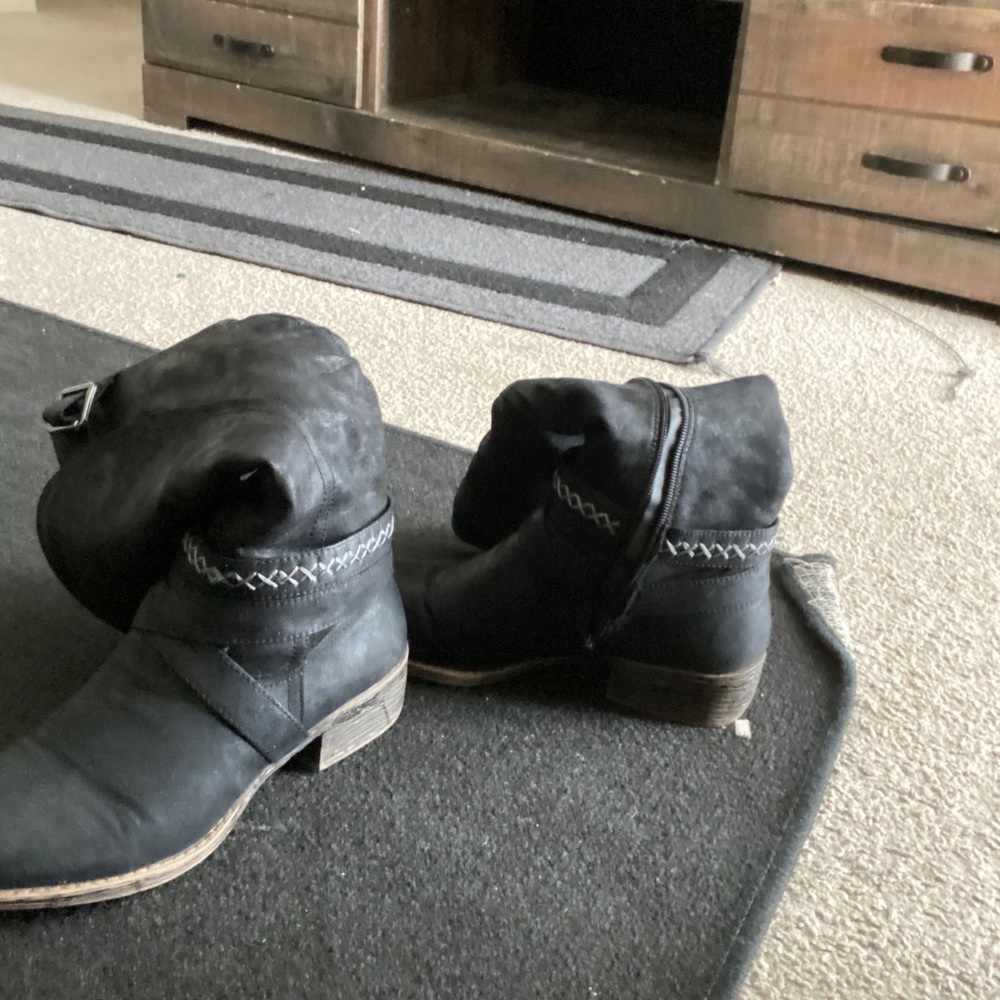 Thigh boots